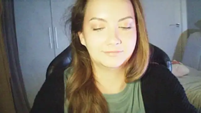 MoodieMira online show from April 2026 09:20:02 PM