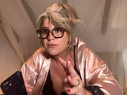 Snapshot of Wild-RosaBlue chatting on October 2025 11:49:01 PM Wild-RosaBlue online show from October 2025 11:49:01 PM
