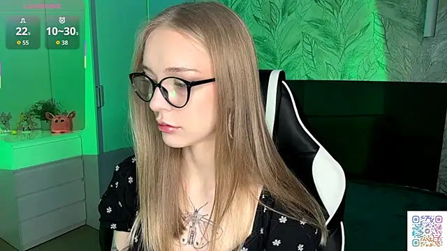 EvaPeace online show from November 2025 05:24:02 PM