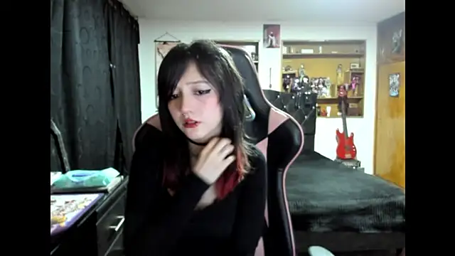 Maki Zein  online show from November 2025 10:14:01 AM