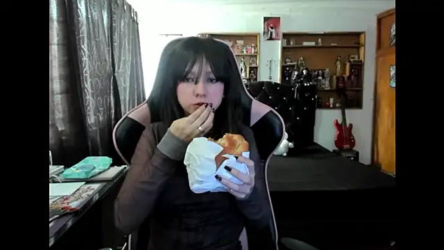 Maki Zein  online show from December 2025 07:09:01 PM