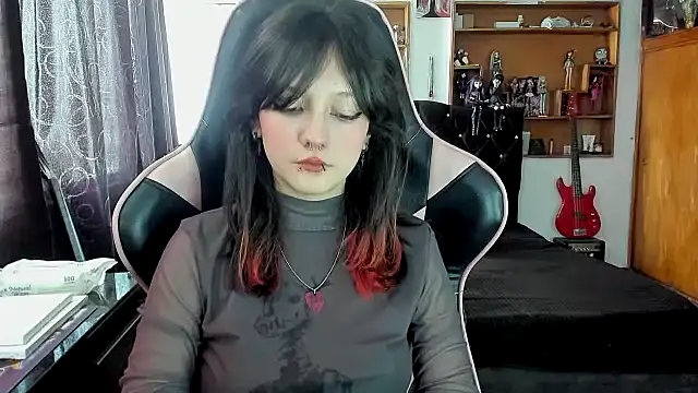 Maki Zein  online show from December 2025 06:58:02 PM