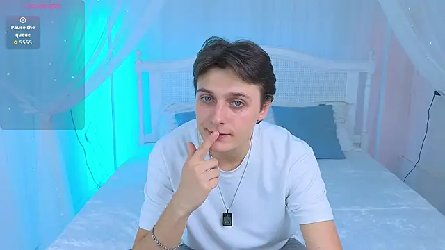 GGimperator  online show from October 2025 06:20:02 PM