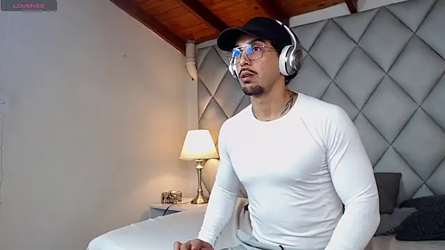 Liam Espinoza online show from October 2025 07:58:02 PM