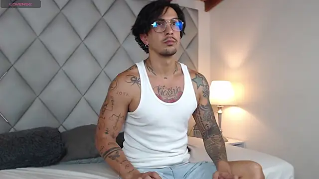 Liam Espinoza online show from October 2025 07:25:02 PM