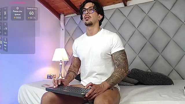 Liam Espinoza online show from October 2025 07:27:02 PM