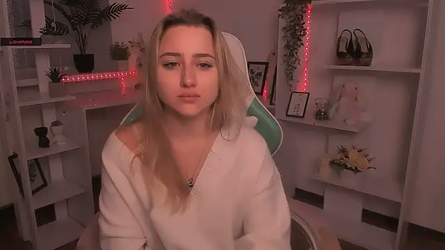 Lulu   Moon online show from November 2025 06:37:01 AM