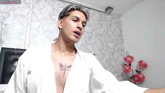 MathiasTaylorr online show from October 2025 03:58:02 AM