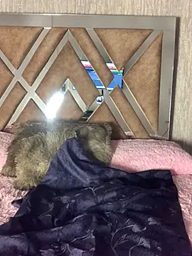 LunaMoore Pink online show from February 2026 12:41:02 PM