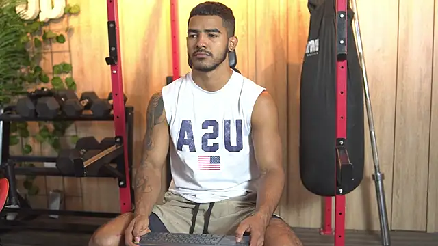 Snapshot of Reik_Vonn chatting on October 2025 12:05:02 PM Reik Vonn online show from October 2025 12:05:02 PM