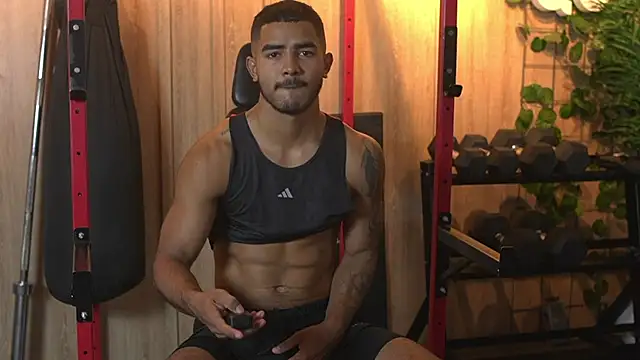 Snapshot of Reik_Vonn chatting on November 2025 12:16:01 PM Reik Vonn online show from November 2025 12:16:01 PM