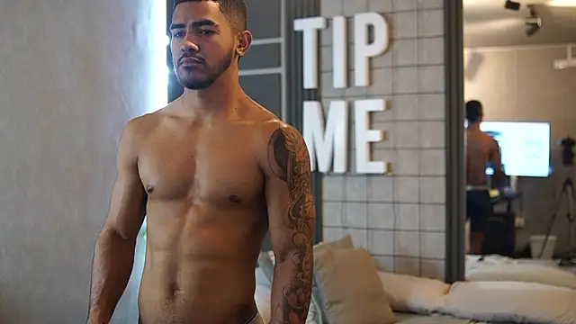 Snapshot of Reik_Vonn chatting on November 2025 12:15:02 PM Reik Vonn online show from November 2025 12:15:02 PM