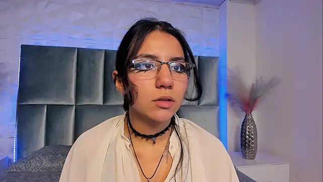 HollyPeach online show from November 2025 07:46:01 PM