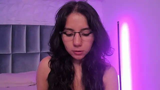 HollyPeach online show from February 2026 07:46:01 PM