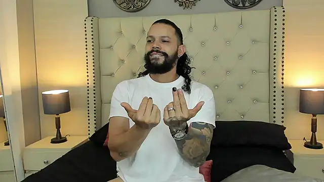 AlukardBig online show from October 2025 08:32:01 PM