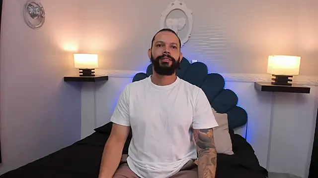 AlukardBig online show from November 2025 01:01:02 PM