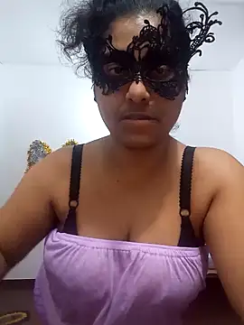 Expose Queen online show from May 2026 07:42:02 PM