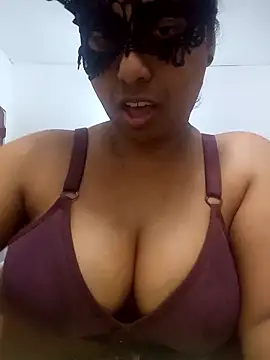Snapshot of Expose_Queen chatting on June 2026 06:34:01 PM Expose Queen online show from June 2026 06:34:01 PM