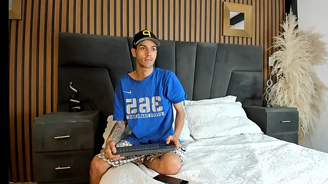 DerryAndIzzy online show from January 2026 04:06:02 AM