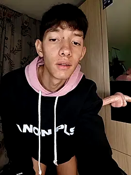 heyy noah11 online show from December 2025 01:33:01 AM