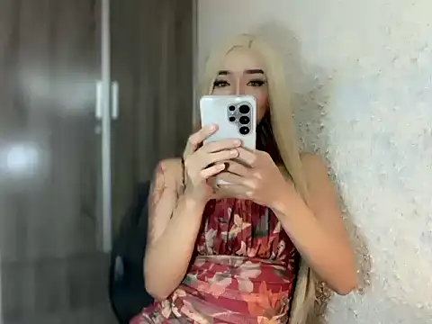 Snapshot of TinyTemptress chatting on March 2026 07:58:01 AM TinyTemptress online show from March 2026 07:58:01 AM