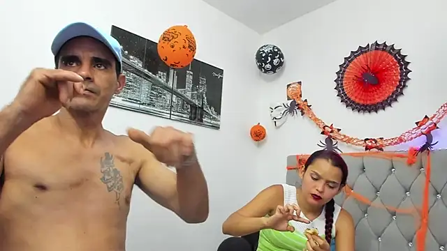 Snapshot of Sofi_And_Santy chatting on November 2025 01:19:02 AM Sofi And Santy online show from November 2025 01:19:02 AM