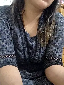 Tanha18 online show from November 2025 05:48:01 PM