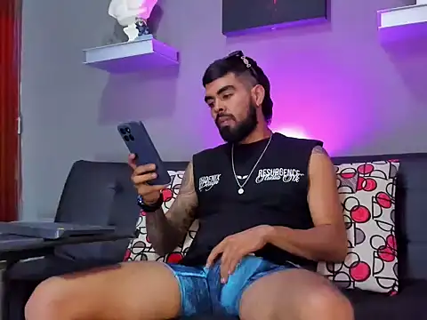 Snapshot of black_kameron_ chatting on November 2025 09:36:01 PM black kameron online show from November 2025 09:36:01 PM