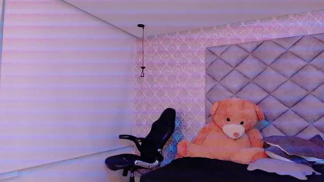 CARO ADAMS1 online show from December 2025 10:13:02 AM