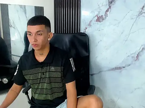 Brandonhott online show from October 2025 03:38:02 AM