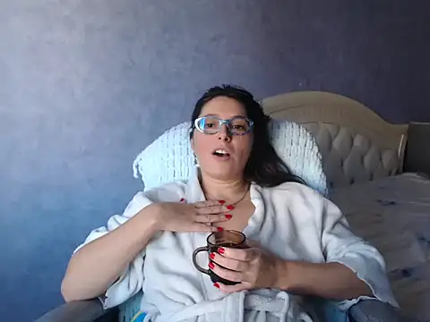 Snapshot of LuckyLisa23 chatting on November 2025 10:28:02 AM LuckyLisa23 online show from November 2025 10:28:02 AM