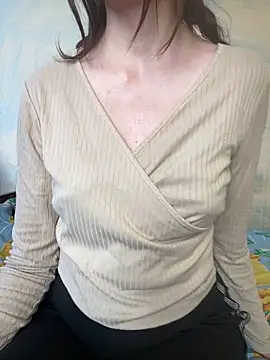 Snapshot of KittieCreme chatting on November 2025 09:21:02 AM KittieCreme online show from November 2025 09:21:02 AM