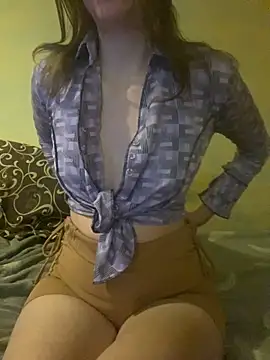 Snapshot of KittieCreme chatting on November 2025 01:11:02 PM KittieCreme online show from November 2025 01:11:02 PM