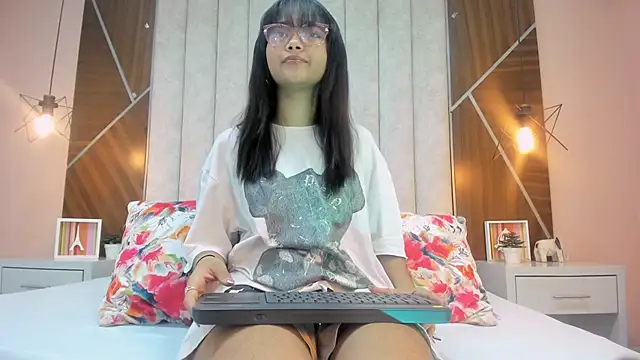 Mariana-Torres online show from November 2025 02:16:01 PM