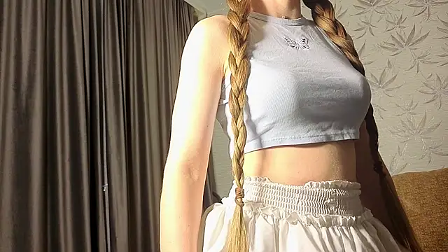 Snapshot of MissPompadure chatting on October 2025 06:52:01 PM MissPompadure online show from October 2025 06:52:01 PM