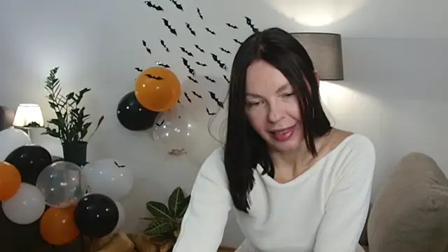 LittleNicolee online show from October 2025 02:56:02 PM