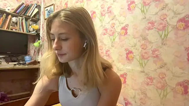 AmeliLia online show from December 2025 04:02:02 PM