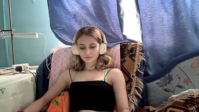 AmeliLia online show from February 2026 06:06:02 AM