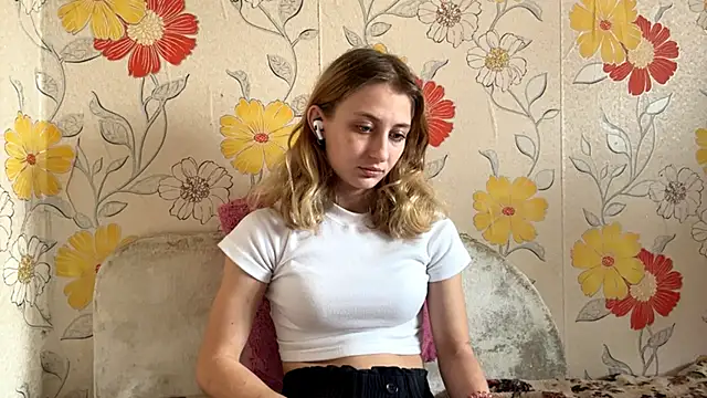 AmeliLia online show from April 2026 12:43:02 PM
