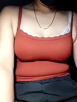 YiyinLy online show from October 2025 08:20:02 PM