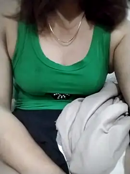 YiyinLy online show from October 2025 08:38:01 AM