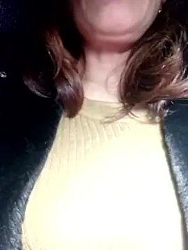 YiyinLy online show from January 2026 07:38:02 PM