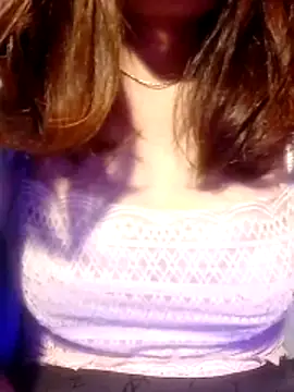 Snapshot of YiyinLy chatting on March 2026 11:00:02 PM YiyinLy online show from March 2026 11:00:02 PM