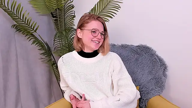 Snapshot of LillieLejune chatting on October 2025 02:07:02 PM LillieLejune online show from October 2025 02:07:02 PM