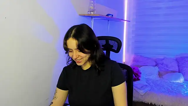 Snapshot of Emily_Lindey chatting on November 2025 03:23:01 AM Emily Lindey online show from November 2025 03:23:01 AM