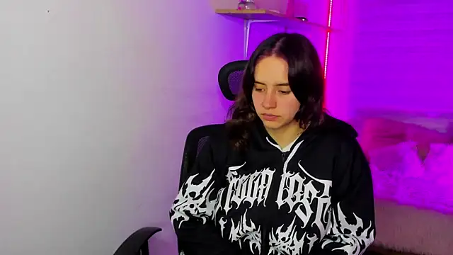 Snapshot of Emily_Lindey chatting on November 2025 03:21:02 AM Emily Lindey online show from November 2025 03:21:02 AM