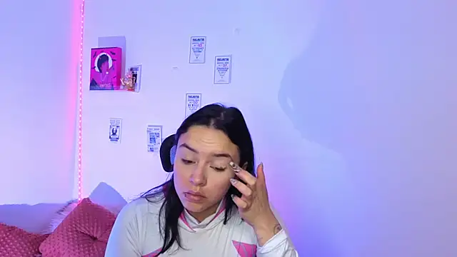 Emily Lindey online show from April 2026 05:54:01 AM