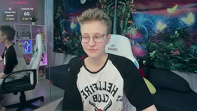 EllaSloan online show from October 2025 06:03:02 AM