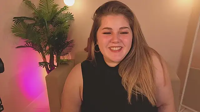 Scarlet Sinera online show from October 2025 11:00:01 AM