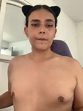 Snapshot of La-Gatiita-trans chatting on June 2026 05:17:02 PM La-Gatiita-trans online show from June 2026 05:17:02 PM